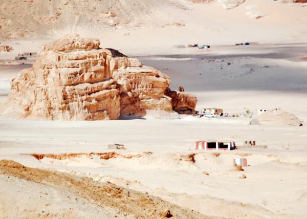 04-04-11_ Mt. Sinai_Bedouin Cave Dwelling ס-40001.JPG