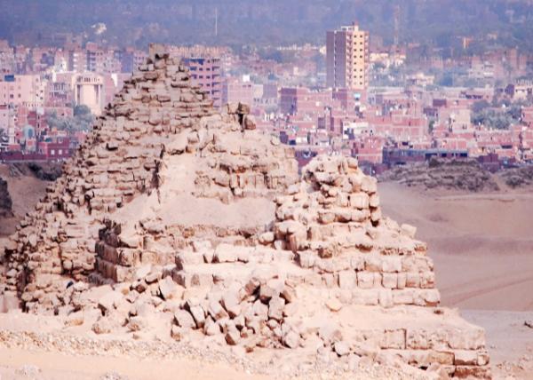 04-05-11_ Queens' Pyramids ʺ0001.JPG