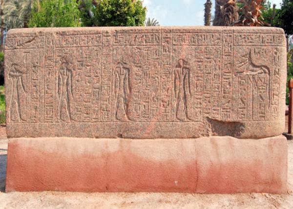 04-05-11_ Mit Rahina_Sarcophagus in Granite Stone from New Kingdom ʯ0001.JPG