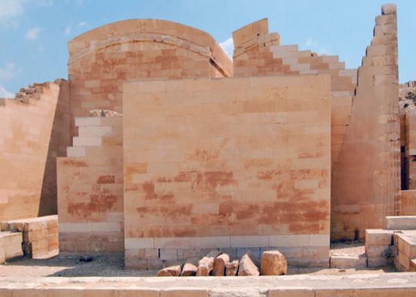 04-05-11_ Saqqara_Heb Sed Court βʢ-40001.JPG