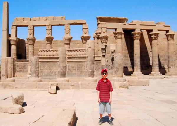 04-06-11_ Hall of Nectanebo_Vestibule of the Temple οڲáǰ-40001.JPG