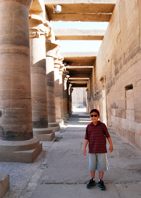 04-06-11_ Eastern Colonnade in the Outer or the Forecourt ǰԺĶ-80001.jpg