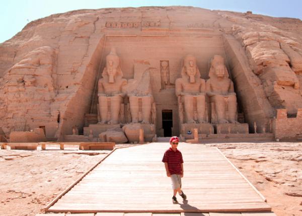 04-06-11_ Statues of Ramses II on the Facade of Great Temple of Abu Simbel (13C BC)-20001.JPG