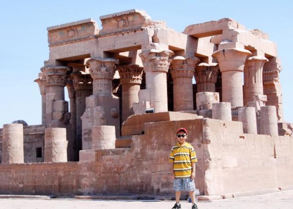 04-07-11_ Preserved Papyrus Shaped Column & Ceiling @ Temple of Kom Ombo ֽ̲ɯ컨-30001.jpg