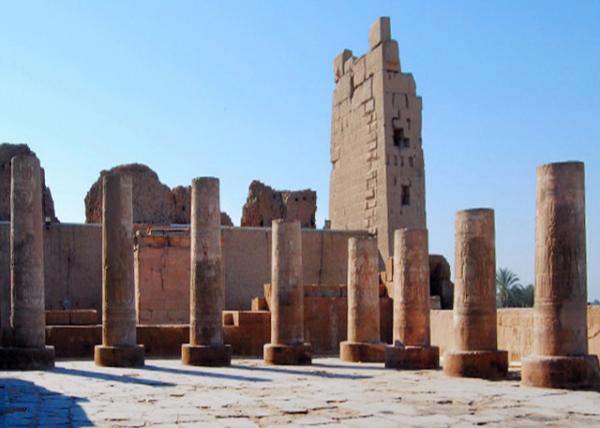 04-07-11_ Chapel of Hathor ţ0001.JPG