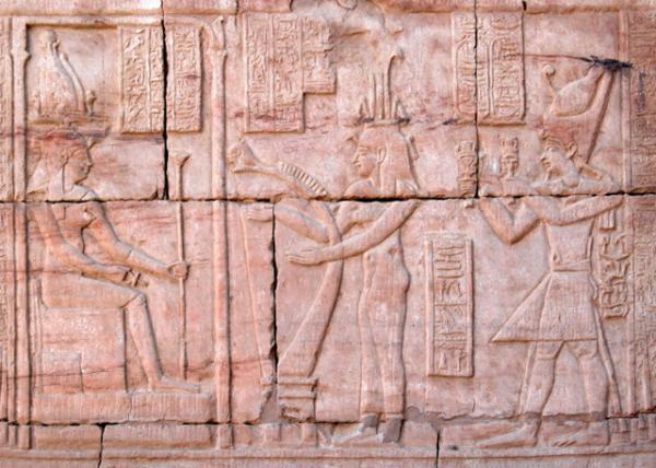 04-07-11_ Ptolemy VI Philometor makes an offering to the gods @ Kom Ombo ߡڿ̲׼-10001.JPG