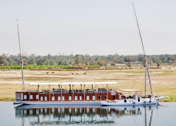 04-07-11_ Riverboat Moored @ Pier Ķ0001.JPG