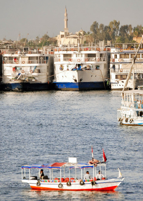04-08-11_ Ferry on the Nile ޺Ӷ0001.JPG