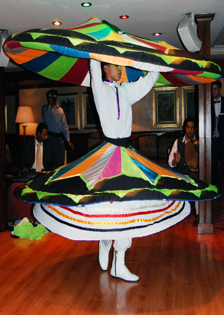 04-08-11_ Tanoura Dance ȹ_ Luxor-70001.JPG