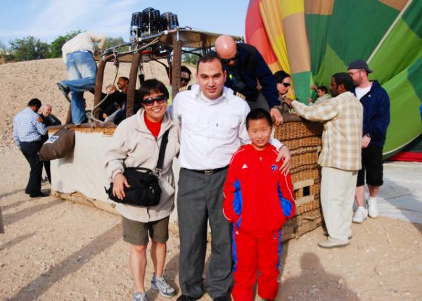 04-08-11_ Meet the Pilot for Hot Balloon Ride over Thebes εױ˹֪Ա 0001.JPG