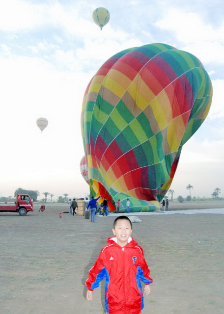 04-08-11_ Hot-Air Balloon prior to Take-Off ǰ-10001.JPG