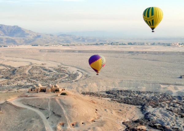 04-08-11_ Domed House of British Archaeologist Howard Carter's House on West Bank of the Nile ޺Ӣѧһ¡Բʾ-20001.JPG