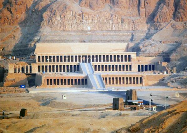 04-08-11_ Mortuary Temple of Hatshepsut, Colonnaded Terrace ¶̨-50001.JPG