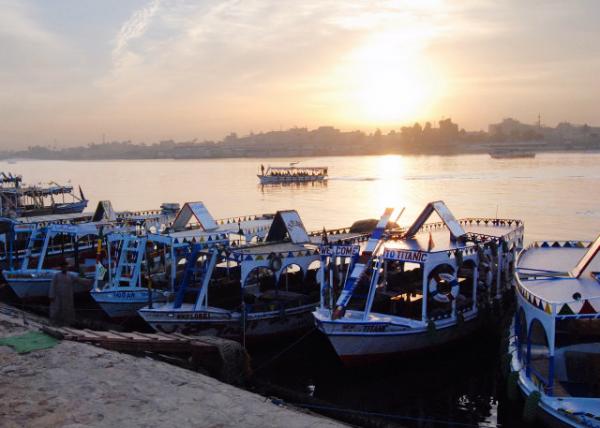 04-08-11_ Boat-Lined Boulevard on the Nile ޺СеĴ0001.JPG