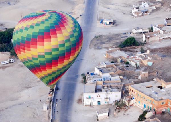 04-08-11_ Part of Village of Old Gurna Nestling in the Foothills of the Theban Hills on West Bank of Nile ޺ױ˹¹Ŷϴ岿ֵ-40001.JPG