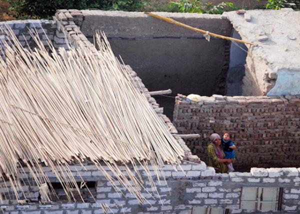 04-08-11_ Part of Village of Old Gurna Nestling in the Foothills of the Theban Hills on West Bank of Nile_ Thebes-70001.JPG