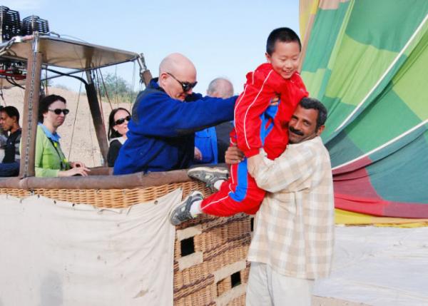 04-08-11_ Get-Off Hot-Air Balloon ½0001.JPG