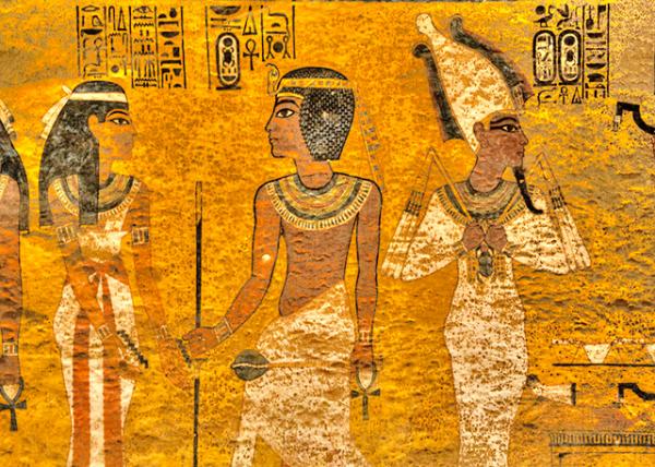 04-08-11_ Valley of the Kings_King Tut in Centre, Tomb of Tutankhamun, KV62.jpg