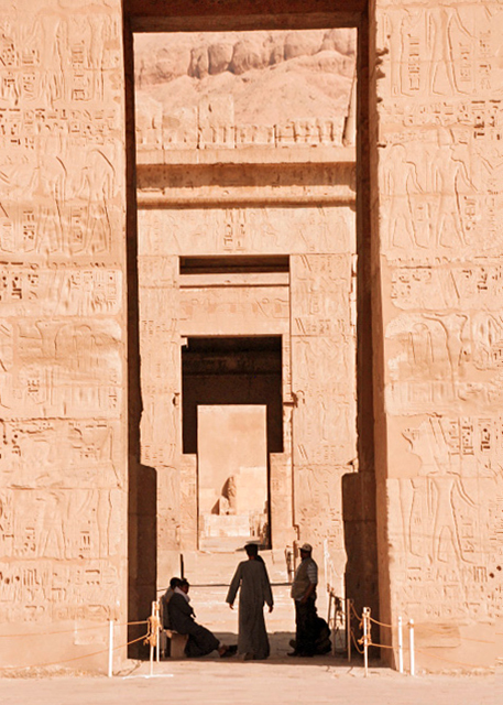 1752983729199134.jpg 04-08-11_ Mortuary Temple of Ramesses III_Gateway into the Court.JPG