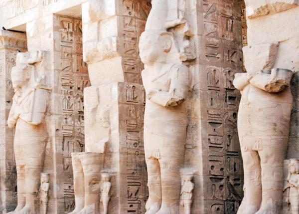 04-08-11_ Ramessid Columns in the Peristyle Court @ 1st Courtyard һ㳡Χǽ˹0001.JPG