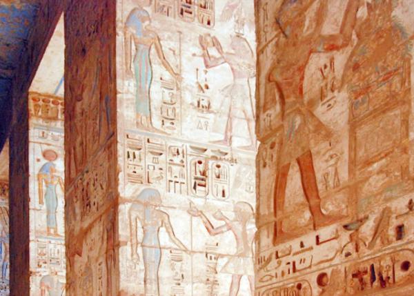 04-08-11_ The God gives Pharaoh an Ankh, life 跨-30001.JPG