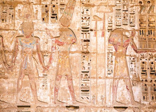 04-08-11_ Medinet Habu_Reliefs on the Walls of the 2nd Court.jpg