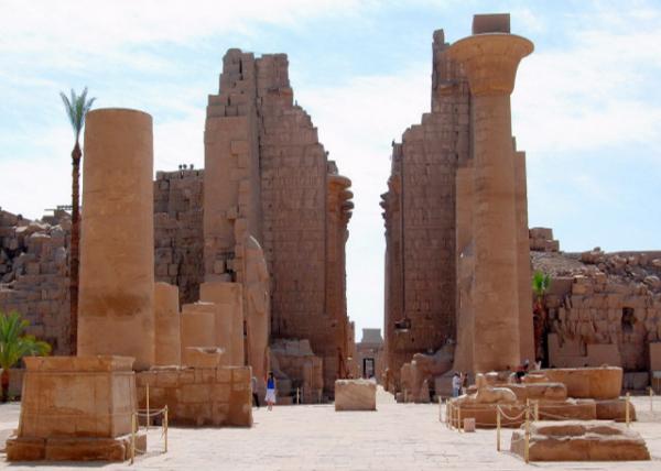 04-09-11_ Entrance of the Hipostyle Hall -20001.JPG