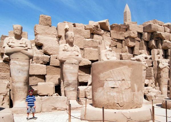 04-09-11_ Ankh of Life Clutched by Pharoahs ʥʮ-10001.JPG