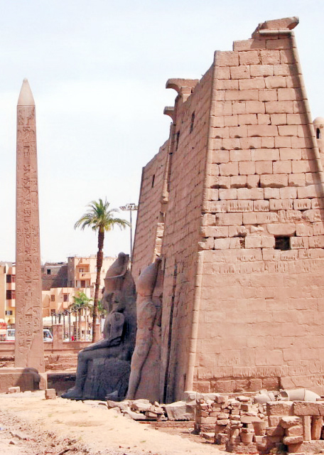 1753055251512208.jpg 04-08-11_ Pylon & Obelisk of Ramses II 拉美西斯二世塔门与方尖碑0001.JPG