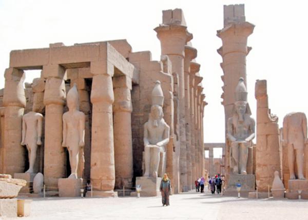 04-09-11_ 1st Pylon Built by Ramses II @ Luxor Temple ¬˹˽ĵһ-40001.JPG