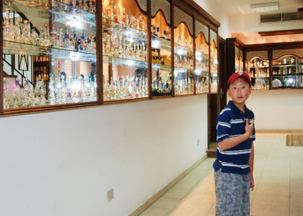 04-09-11_ Perfume Shop in Luxor ¬ˮ0001.JPG