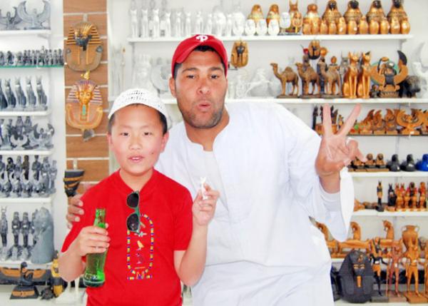 04-08-11_ Abalaster Shop_ Luxor-30001.JPG