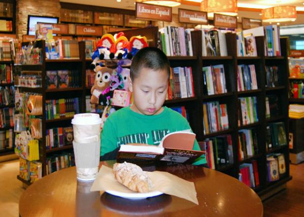12-15-12_ Booklink Cafe_Diary of A Wimpy Kid The Third Wheel Сƨռǡݡ-20001.JPG