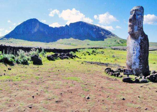 12-17-12_ Traveling Moai мĦ-20001.JPG