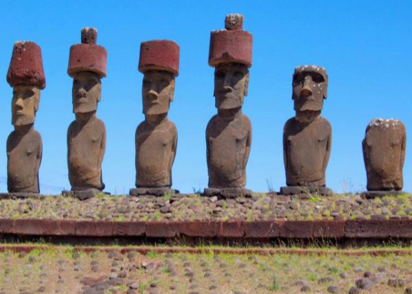 12-17-12_ Ahu Nau Nau w the Red Scoria Topknots ʿ̳ɽʯ-20001.JPG