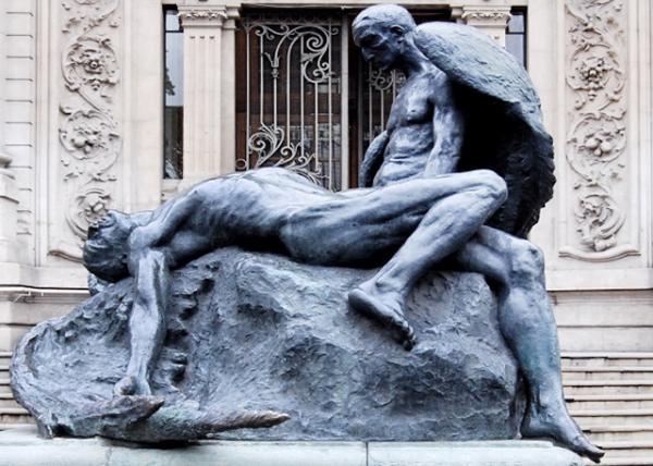 12-20-12_ Museo Nacional de Bellas_Statue of Icarus & Daedalus  ܡ˹˹-20001.JPG