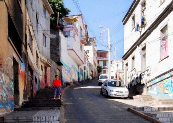 12-22-12_ Steep Rolling Street_Colorful Building ¥-20001.JPG