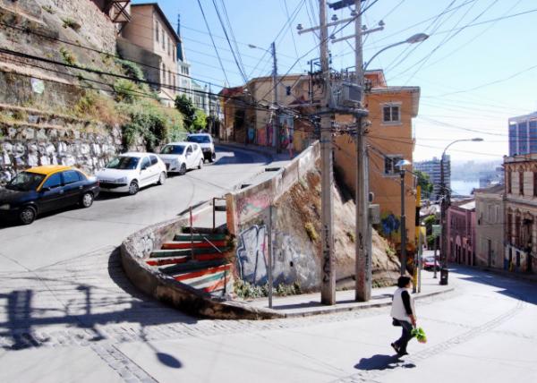 12-22-12_ Steep Rolling Street_Proximity to the PeruCChile Trench & Vulnerable to Earthquakes 򿿽³ܵӰ-10001.JPG