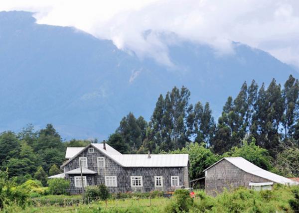 12-24-12_ Clapboard & Shingle Houses 巿߷0001.JPG