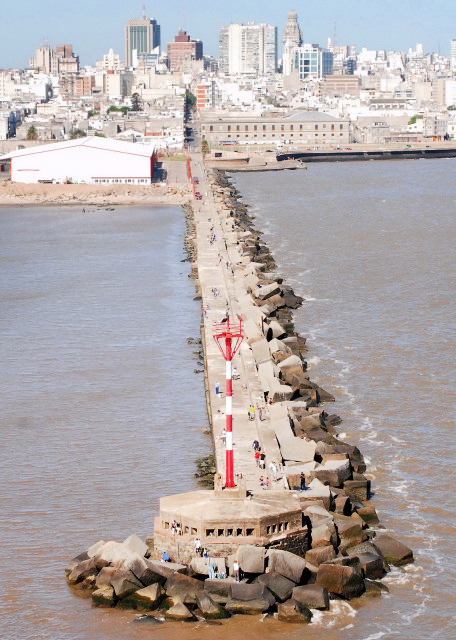 01-03-13_ Montevideo_Escollera Sarand Ϸ-20001.JPG