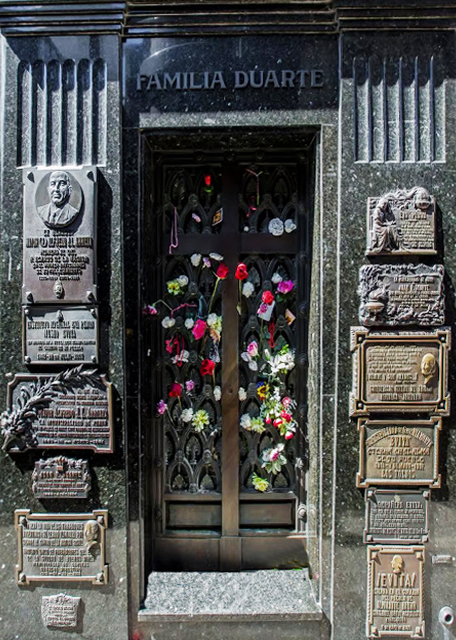 01-04-13_ Recoleta Cemetery_Eva Peron's Tomb ޡ¡.JPG