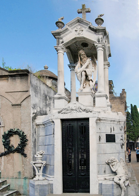 01-04-13_ Recoleta Cemetery_Most Photographed Angel Ͼʹ-40001.JPG