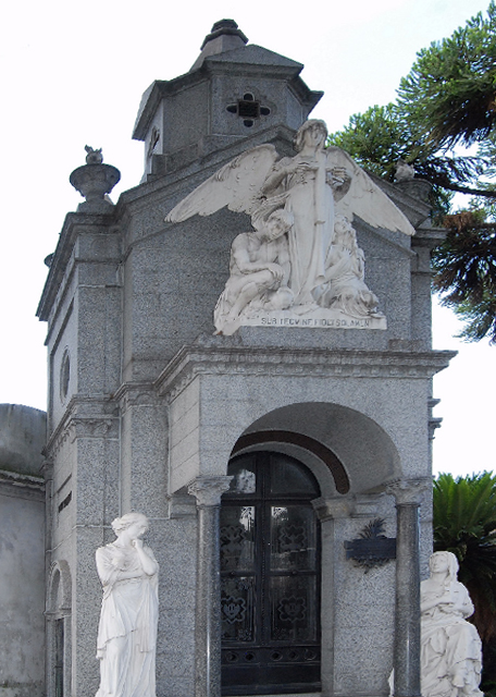 01-04-13_ Recoleta Cemetery_Lpez Lecube Family.jpg