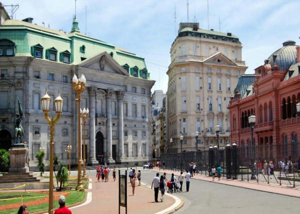 2013-01-05_11_Natl Bank of Argentina (1940) & Martnez de Hoz Building (1929).jpg