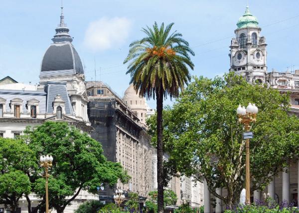 2013-01-05_12_Historic Area Housing Plaza de Mayo & the Cabildo-2.jpg