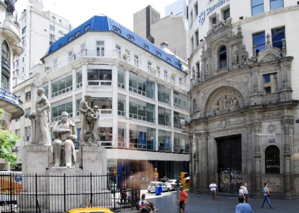 2013-01-05_16_ICBC_Monument to Roque Saenz Pena, an Argentine Politician & Lawyer Facing ICBC.jpg