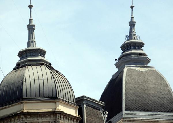 2013-01-05_25_Cassara Bldg Domes in the Art Deco on Avenida de Mayo Built in 1902.jpg