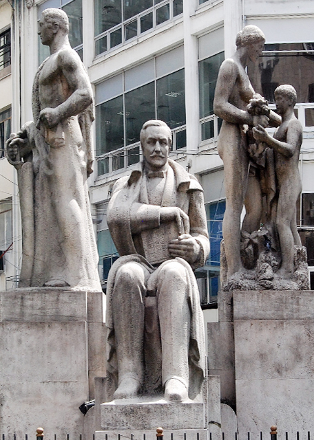 2013-01-05_24_Monument to Roque Saenz Pena, an Argentine Politician & Lawyer.jpg
