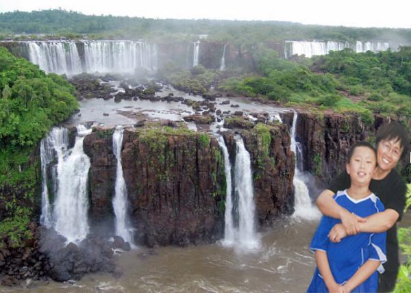 01-07-13_ Iguazu NP in Argentina Viewed from Brazil_2-Step Waterfall Formed by 3 Layers of Basalt ɵʽٲ-50001.jpg