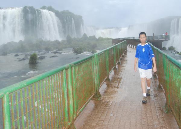 01-07-13_ Iguazu NP in Brazil_The Garganta do Diabo Walkway ħе-30001.JPG